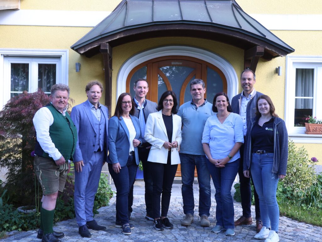 Nicole und Manfred Hörtenhuemer bewirtschaften ihren Hof im Vollerwerb.